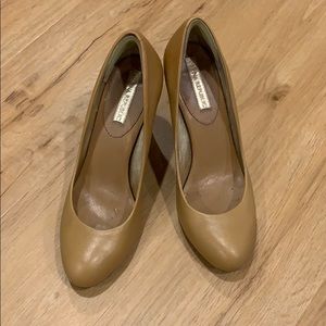 Banana Republic Pump